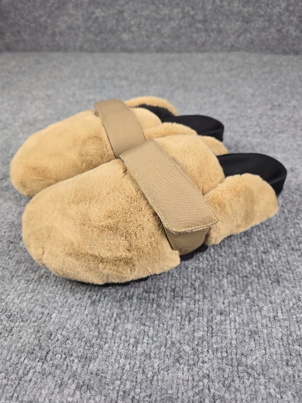 ROAM Plush Faux Fur Loafer Mule Slippers Beige Tan NWOT Women's 7